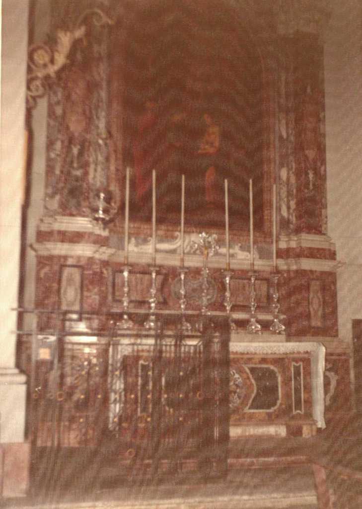 Faenza, Church of St. Domenico - Altar of the Visitation (or of st. Joseph). At the two sides of the alter the Laderchi coat of arms in colored marble. The chapel and the right to inter in the cave beneath the floor of the church, was acquired in 1489 by Giacomo 4/I Laderchi.