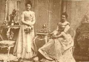 Sania Stael Holstein with her sister Olga in 1894